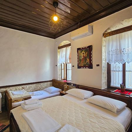 Silver Hill Guesthouse Гірокастра Екстер'єр фото