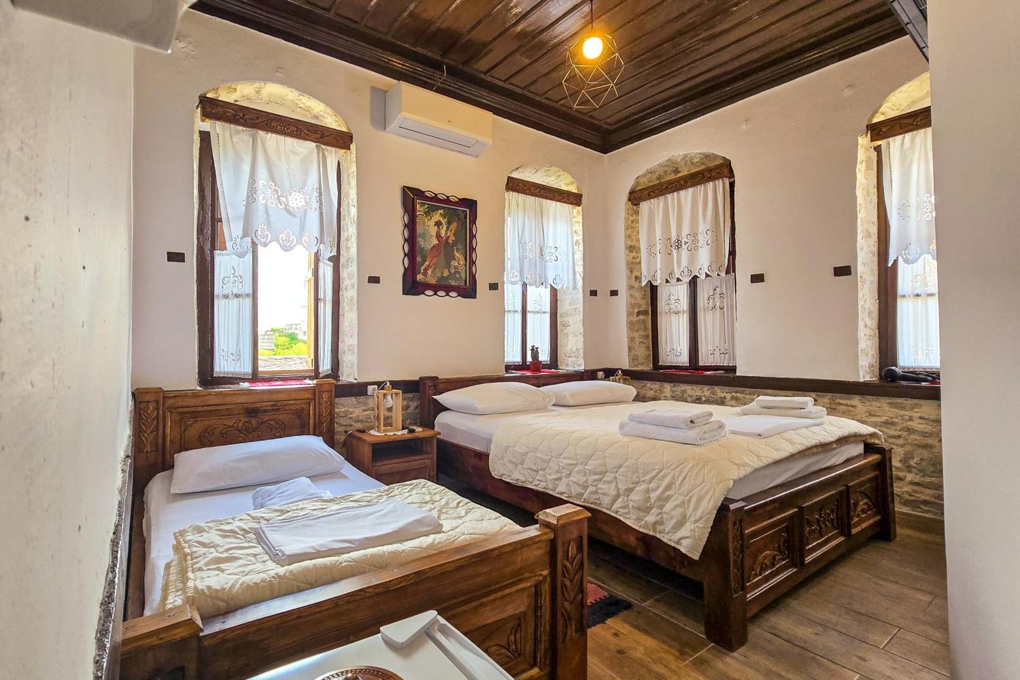 Silver Hill Guesthouse Гірокастра Номер фото