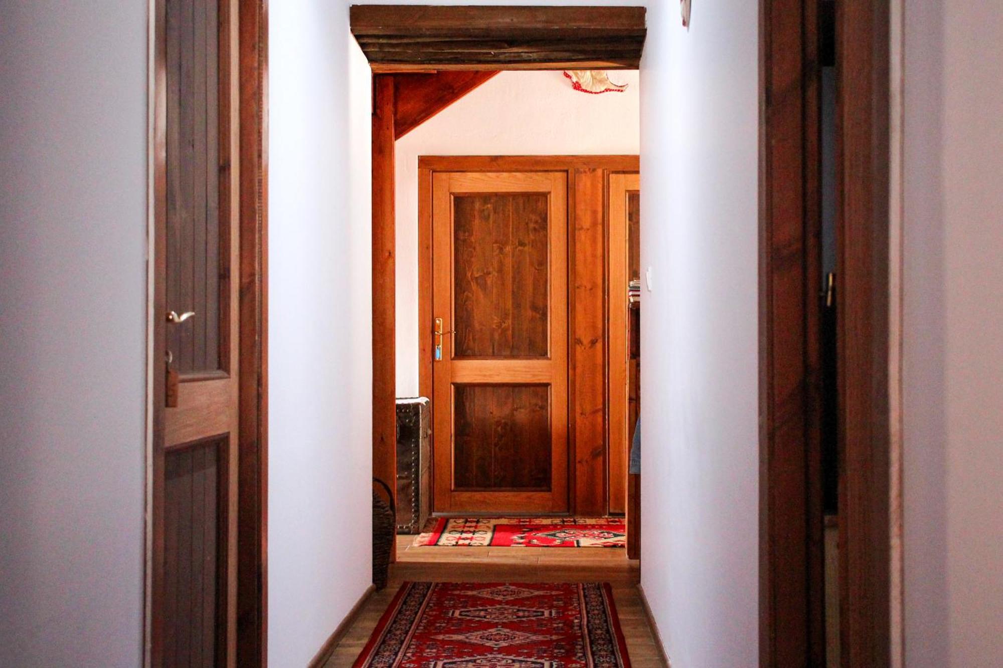 Silver Hill Guesthouse Гірокастра Екстер'єр фото