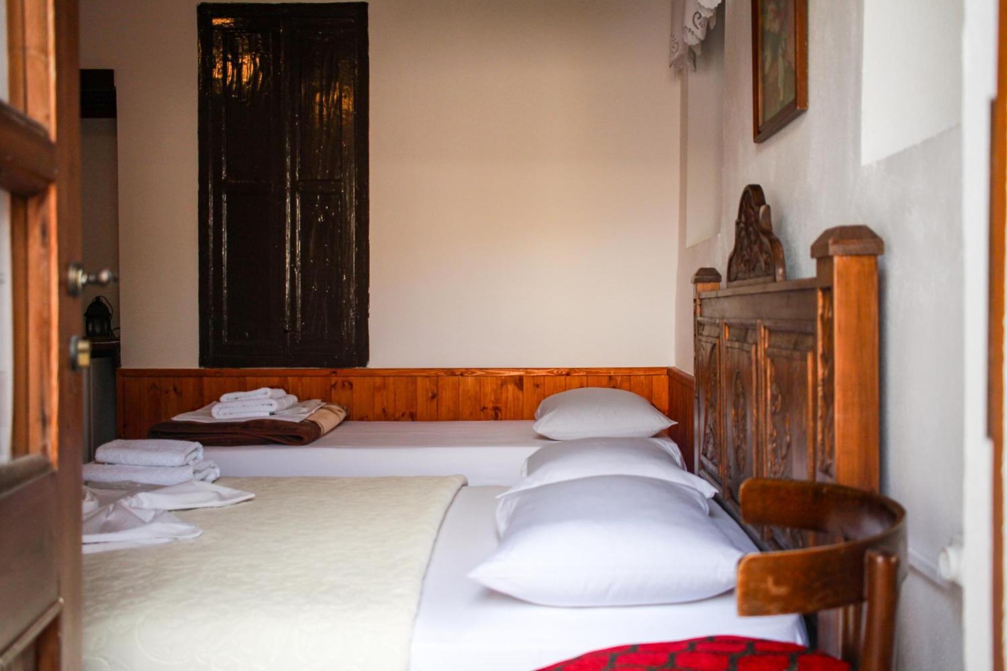 Silver Hill Guesthouse Гірокастра Екстер'єр фото