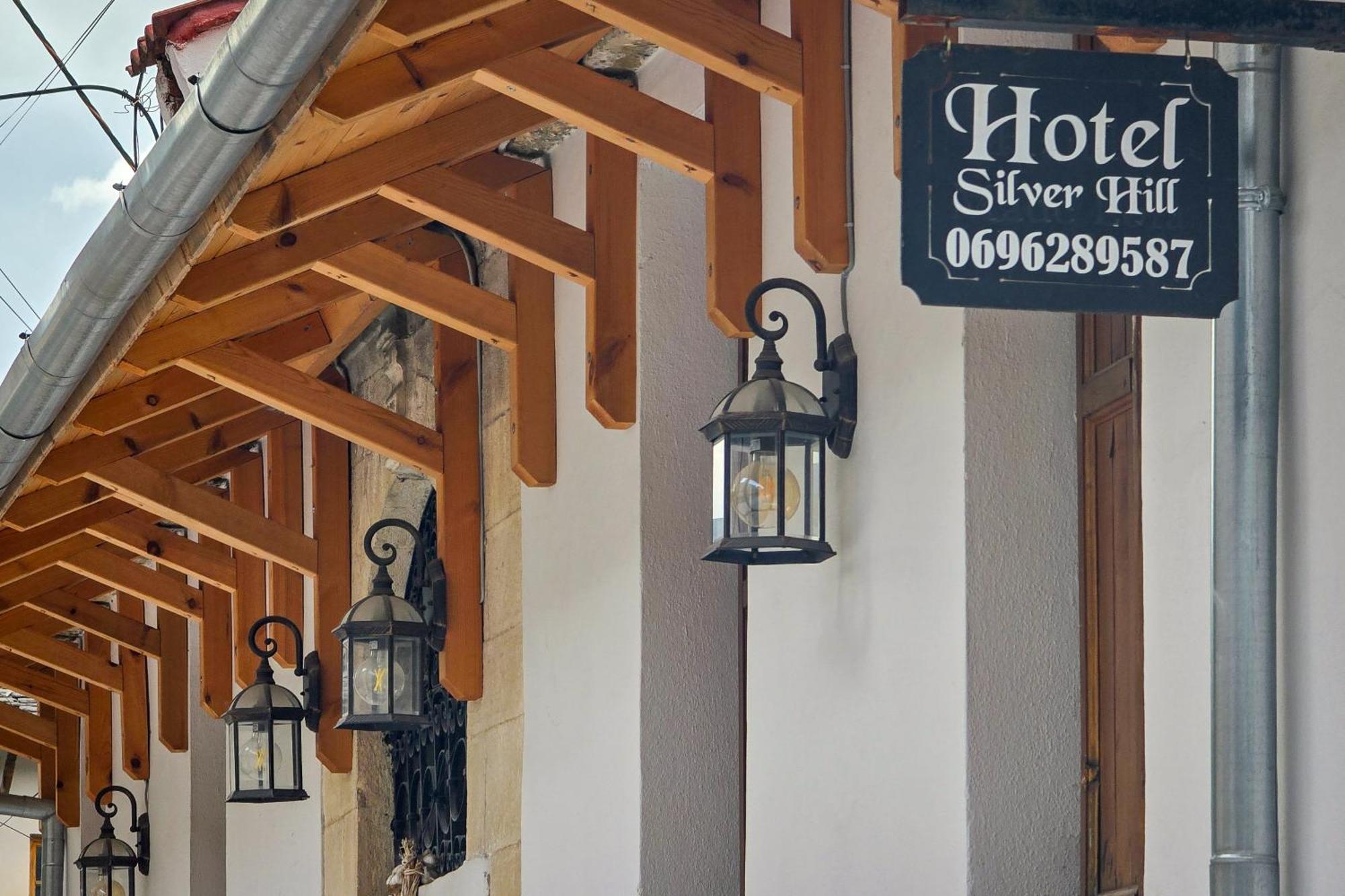 Silver Hill Guesthouse Гірокастра Екстер'єр фото