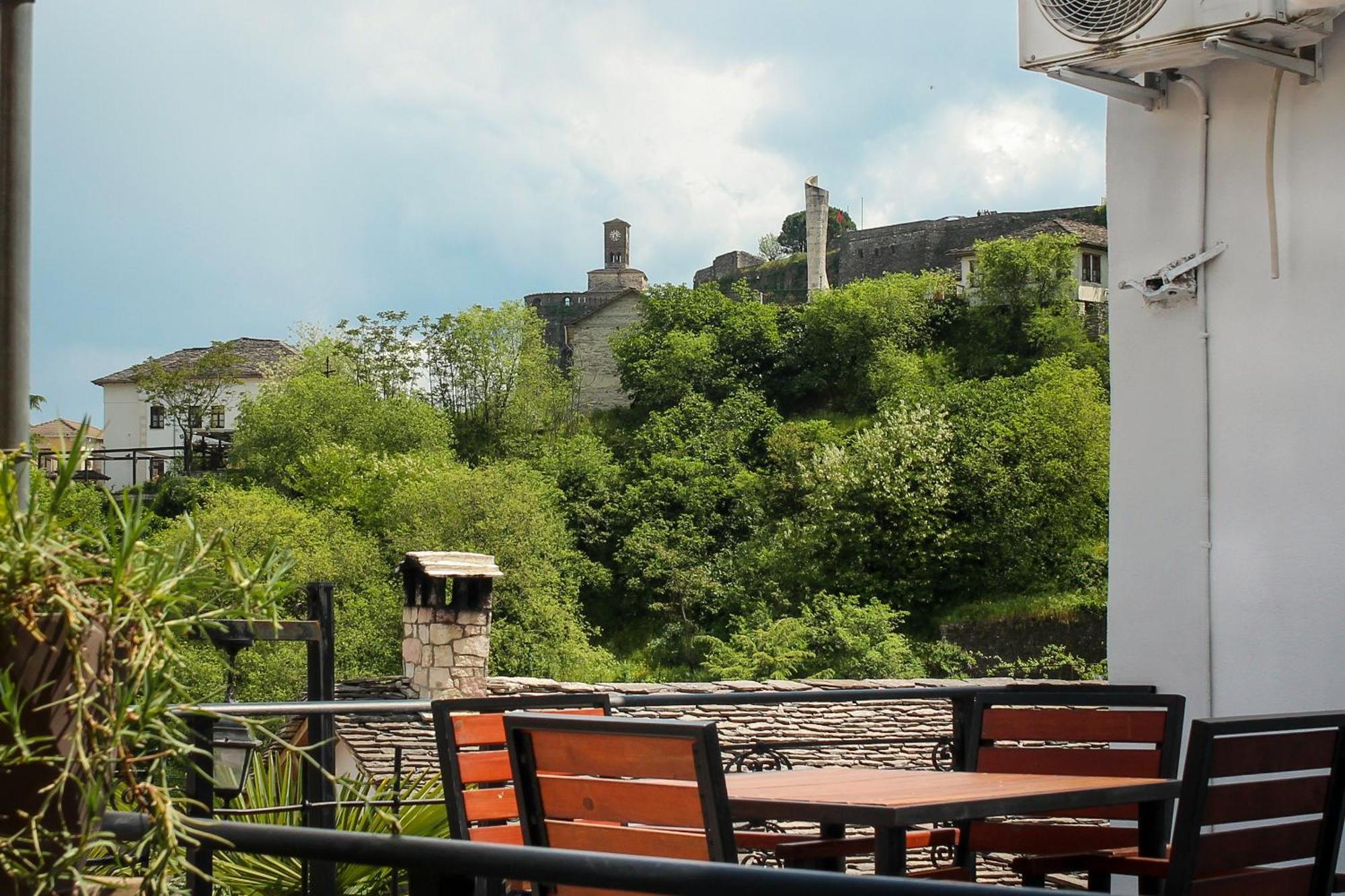 Silver Hill Guesthouse Гірокастра Екстер'єр фото