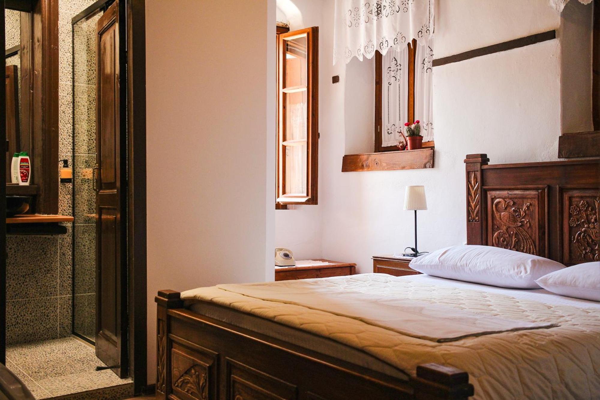 Silver Hill Guesthouse Гірокастра Екстер'єр фото