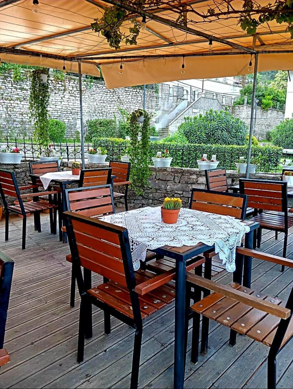 Silver Hill Guesthouse Гірокастра Екстер'єр фото